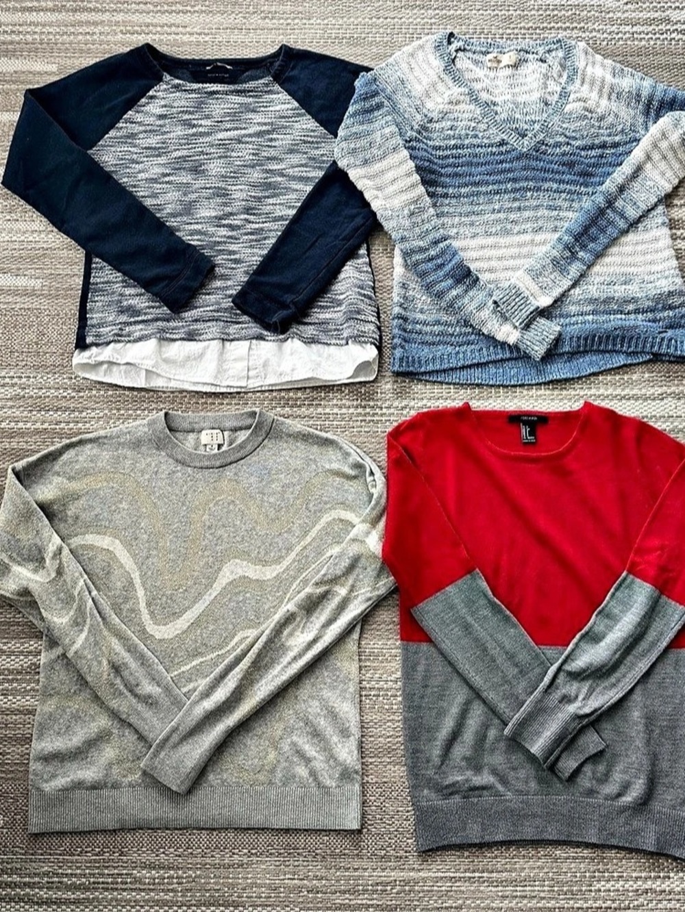 mixed brands Women'Small Sweater Lot Size Small